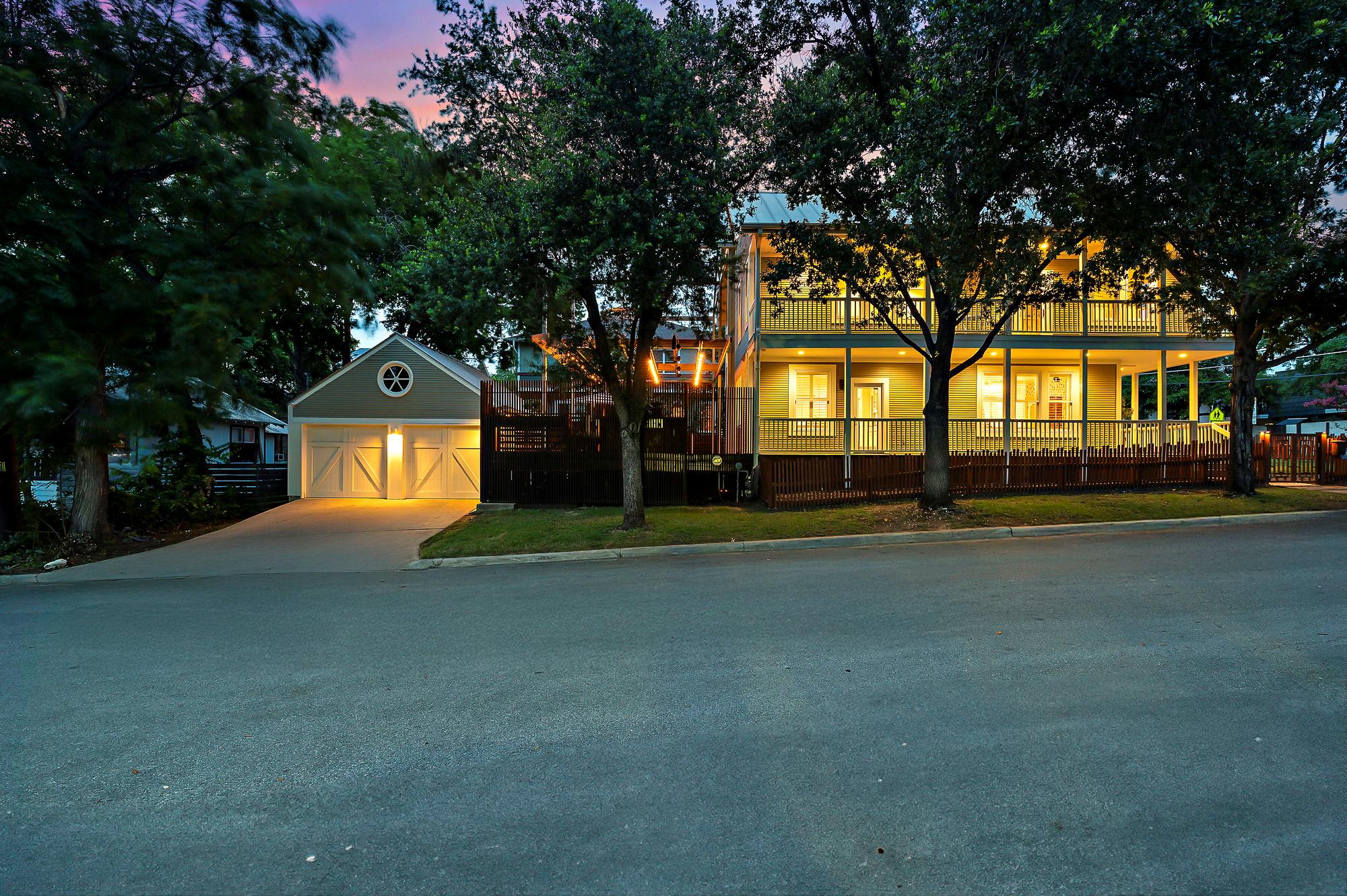 800 W Lynn ST