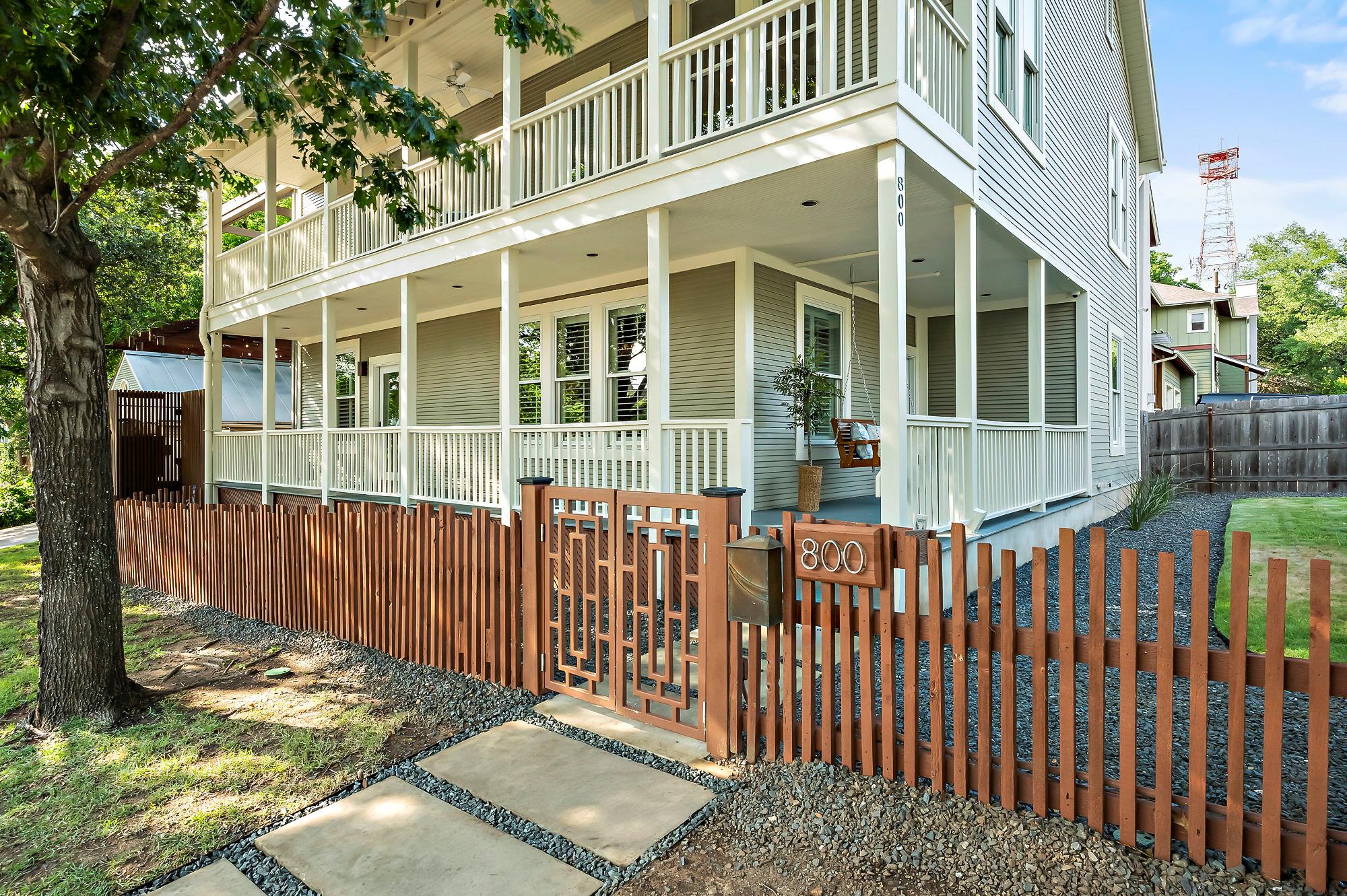 800 W Lynn ST