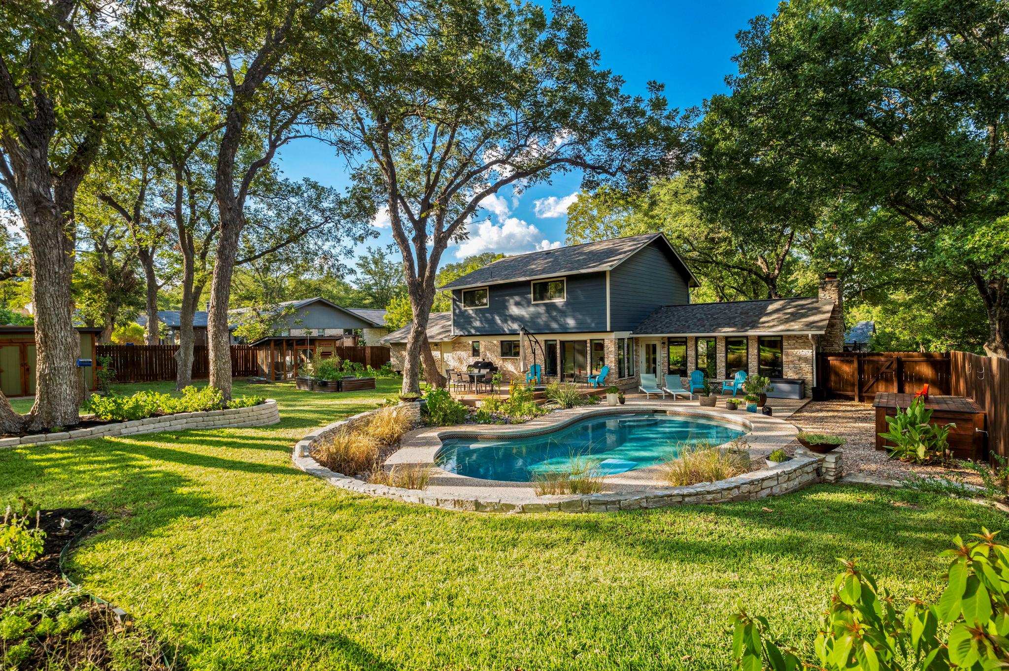 2409 Lancaster DR