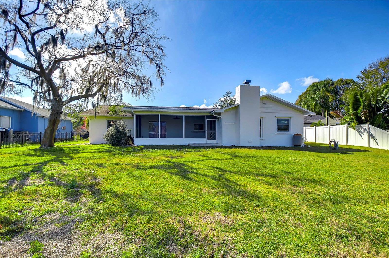 3046 LAKE PADGETT DR