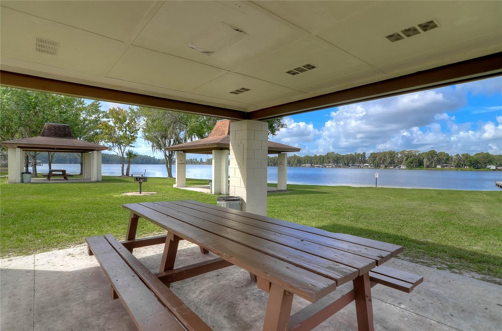 3046 LAKE PADGETT DR