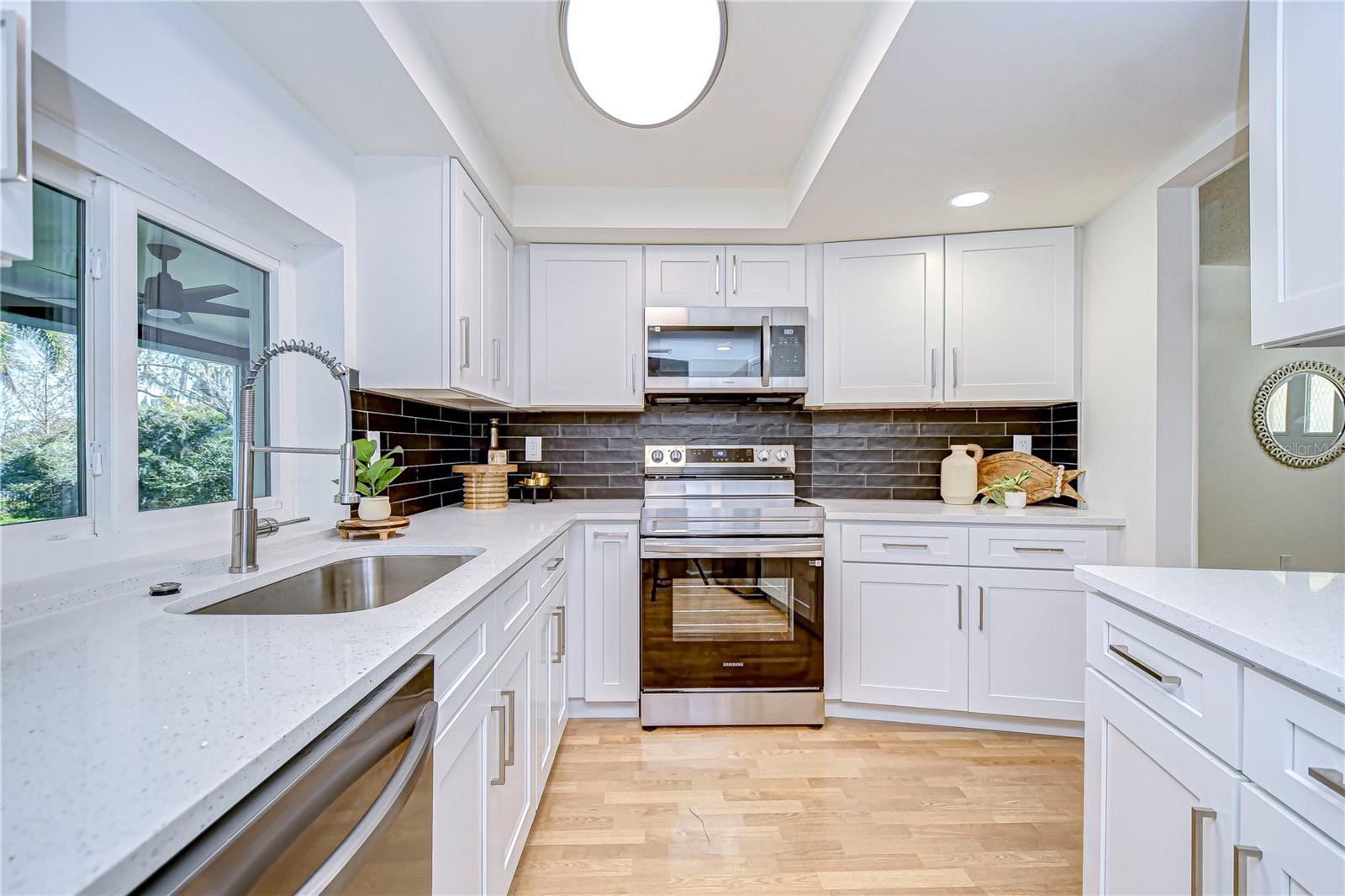 3046 LAKE PADGETT DR
