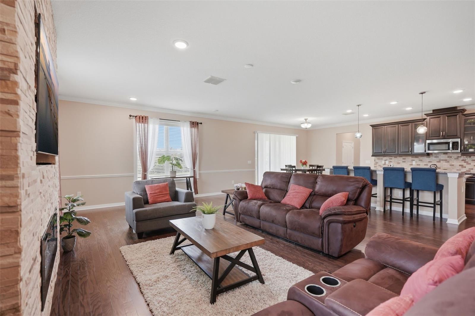 9307 PARISIAN CT