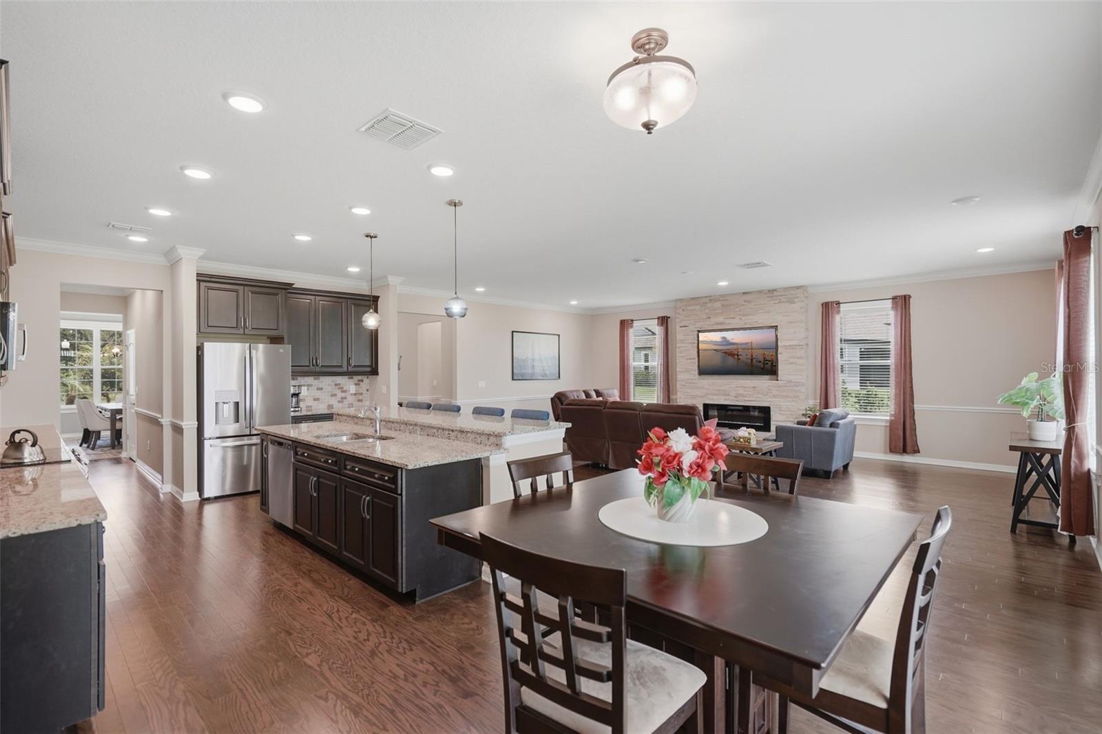 9307 PARISIAN CT