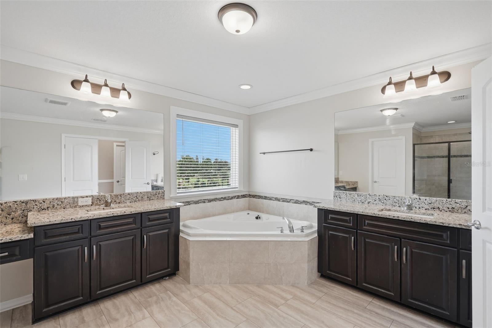 9307 PARISIAN CT