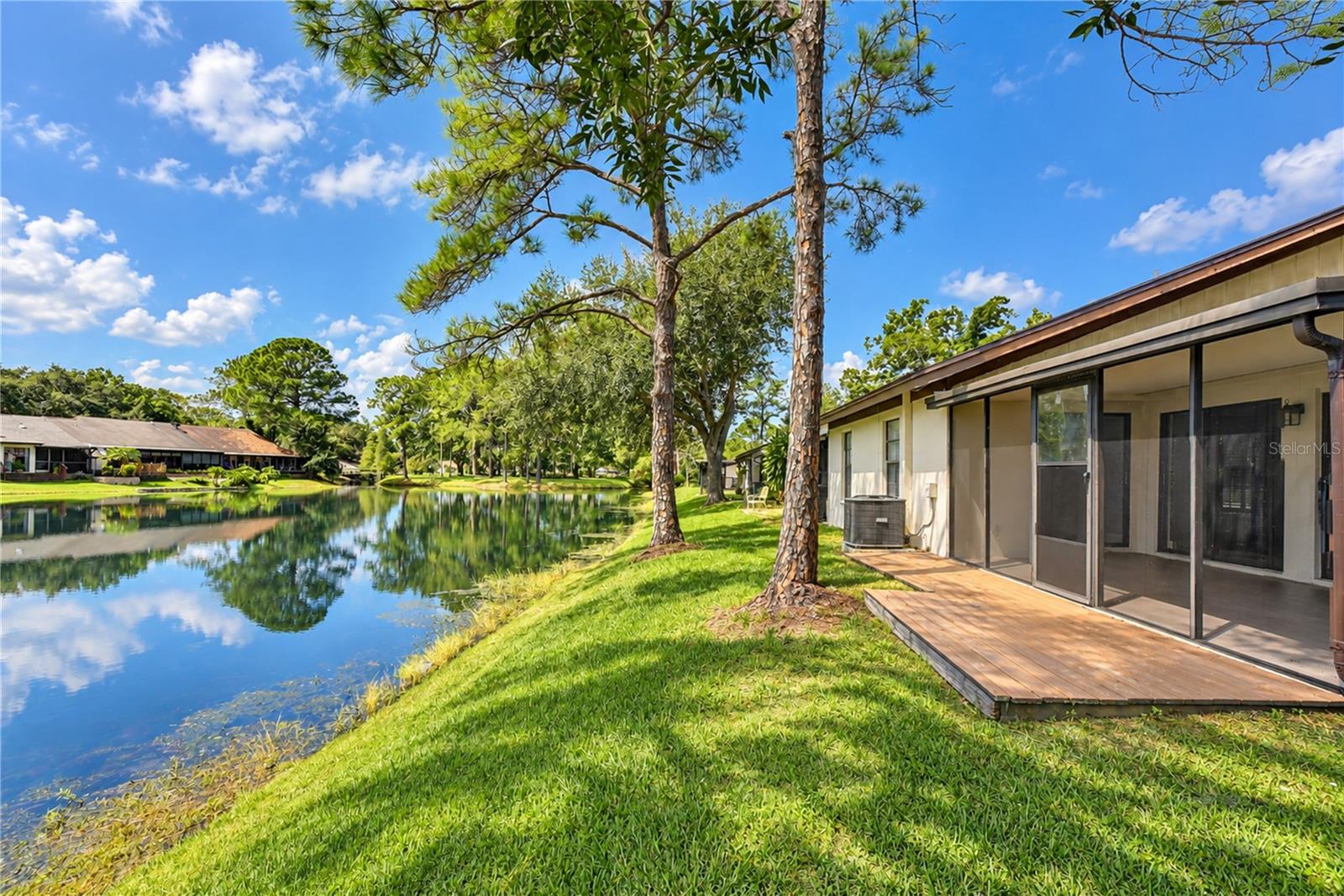 3942 SHORESIDE CIR