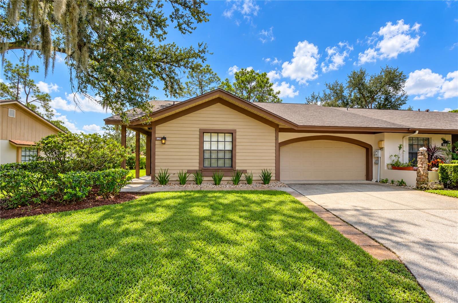 3942 SHORESIDE CIR
