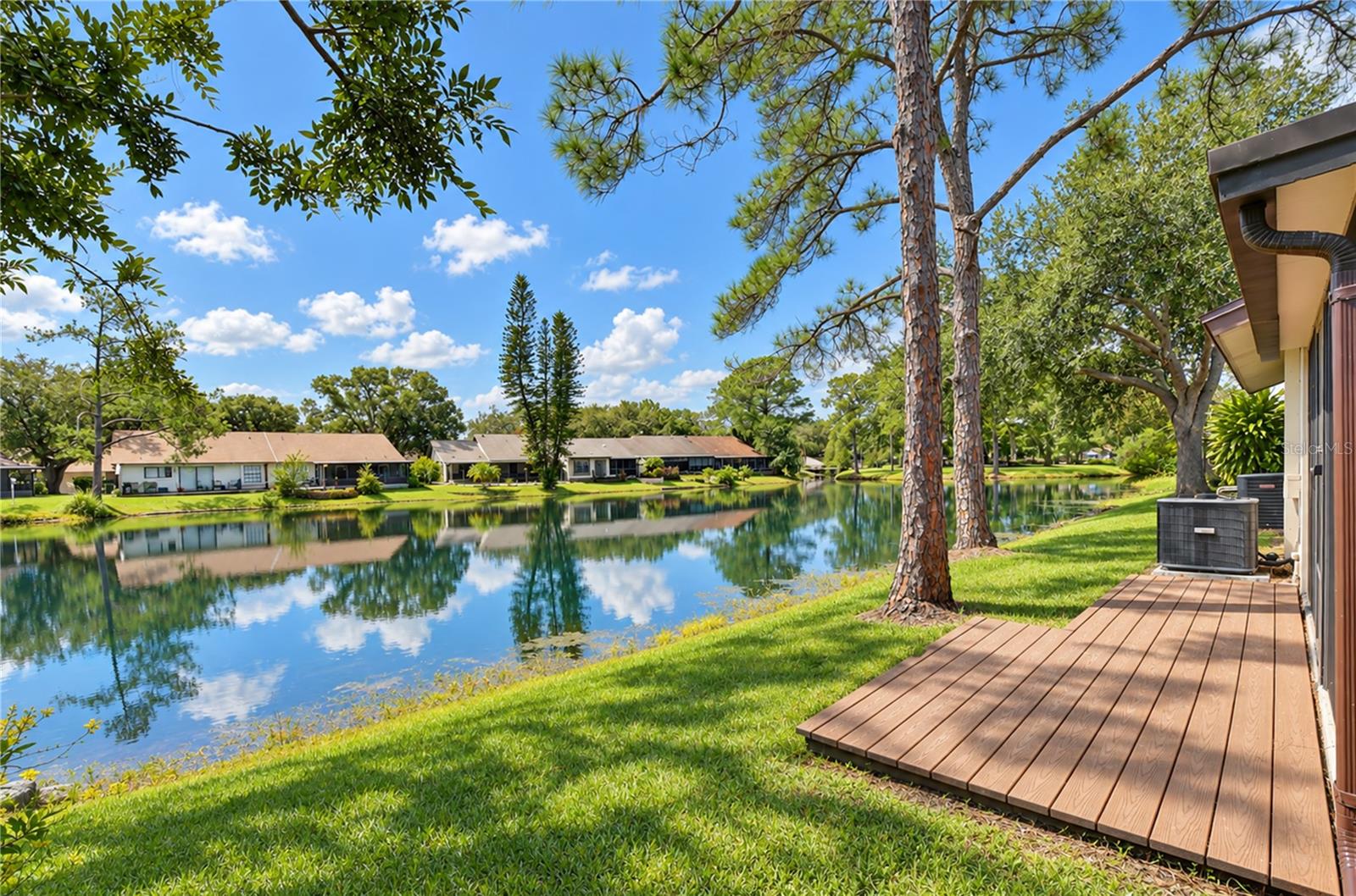 3942 SHORESIDE CIR