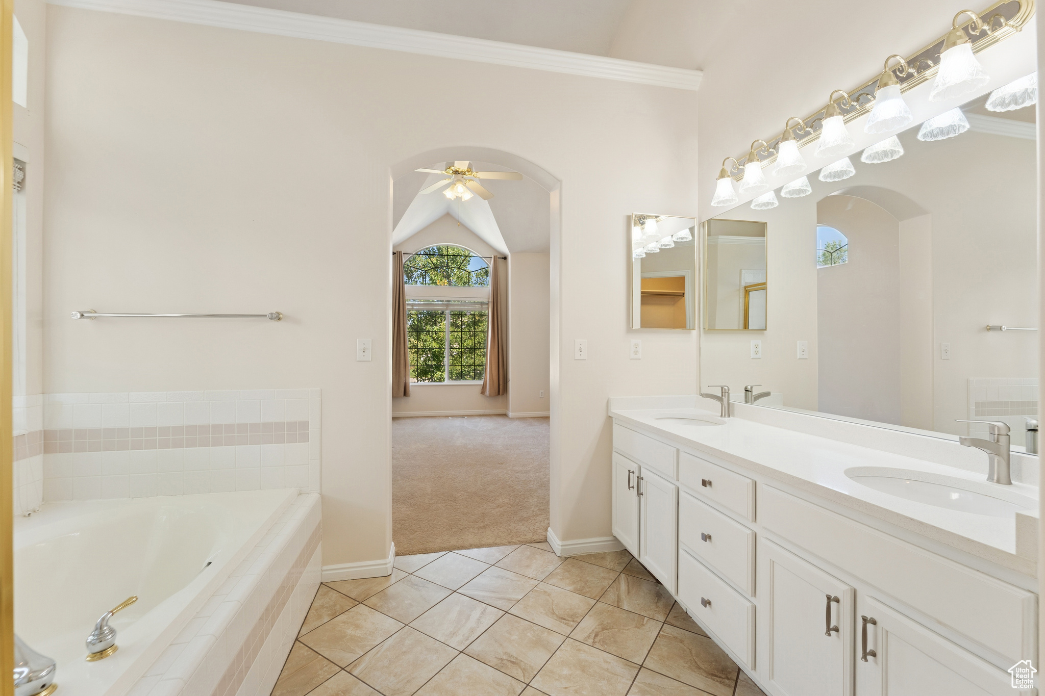 889 W ROCKHILL CV CV
