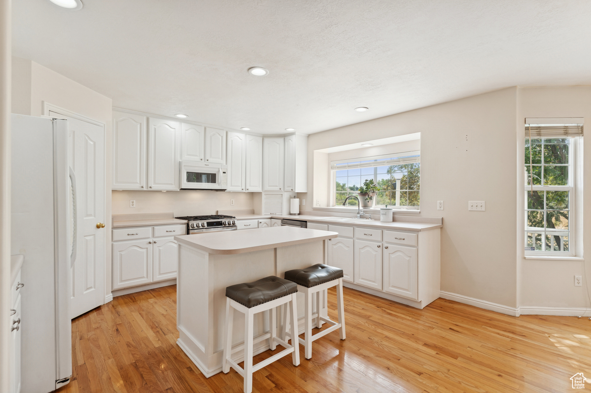 889 W ROCKHILL CV CV