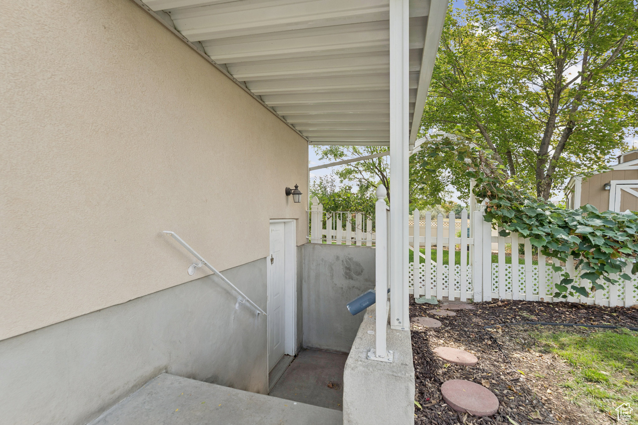 889 W ROCKHILL CV CV