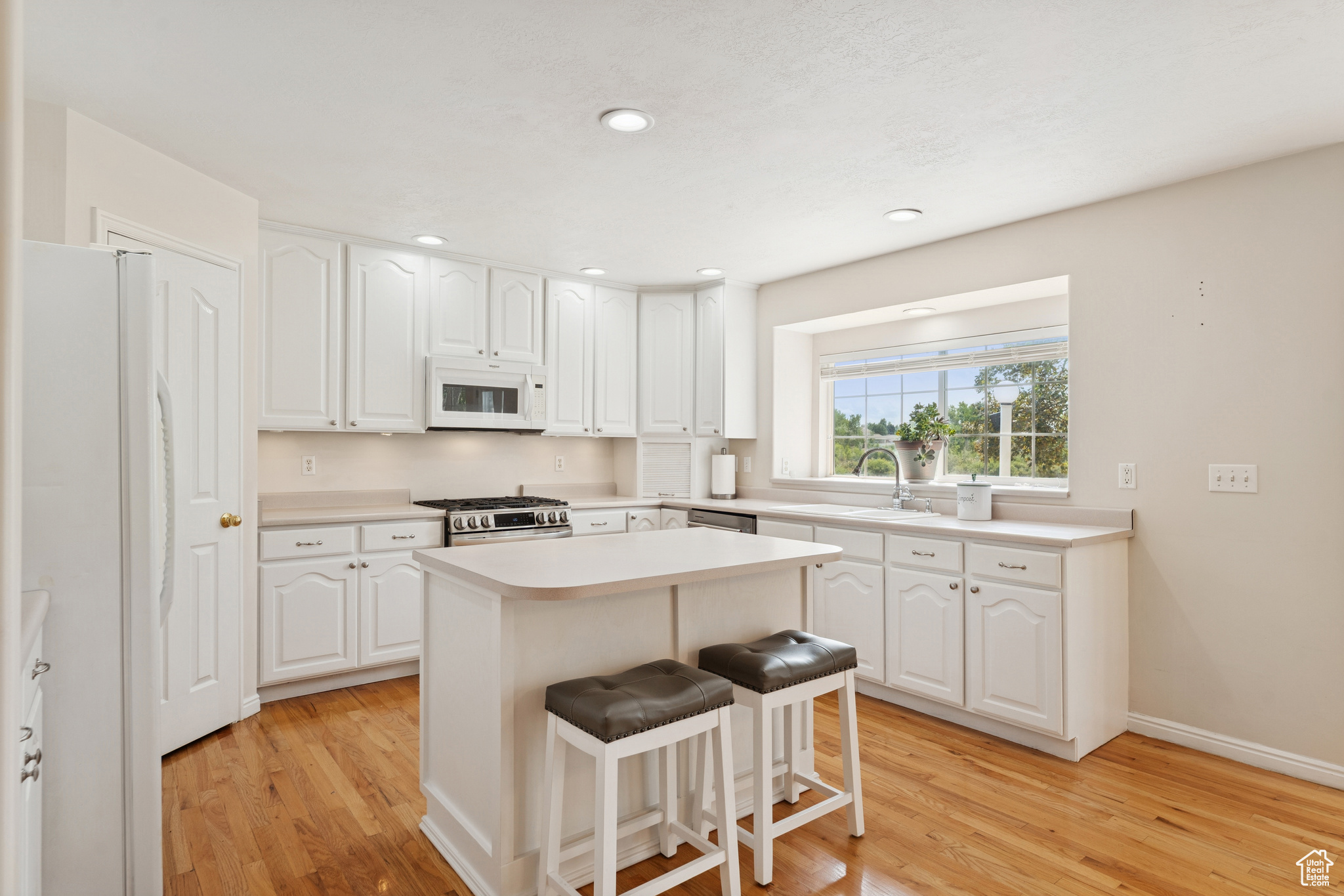 889 W ROCKHILL CV CV