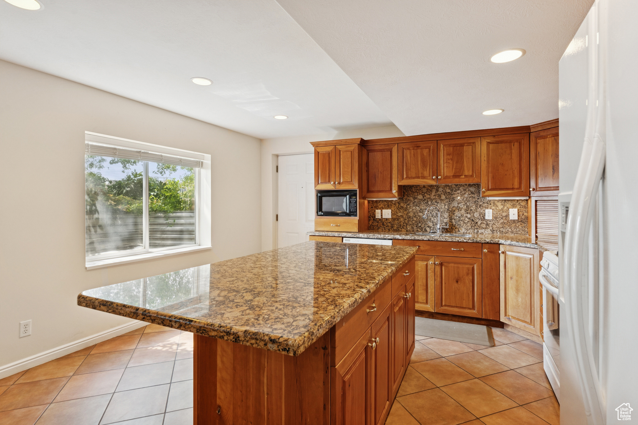 889 W ROCKHILL CV CV