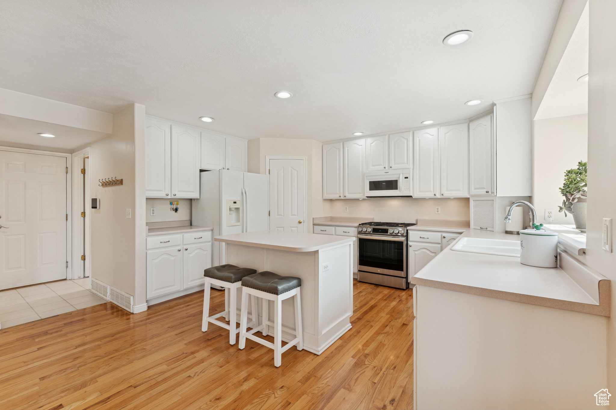 889 W ROCKHILL CV CV