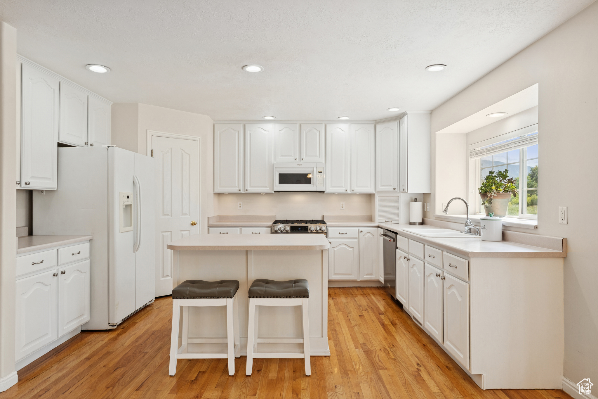 889 W ROCKHILL CV CV