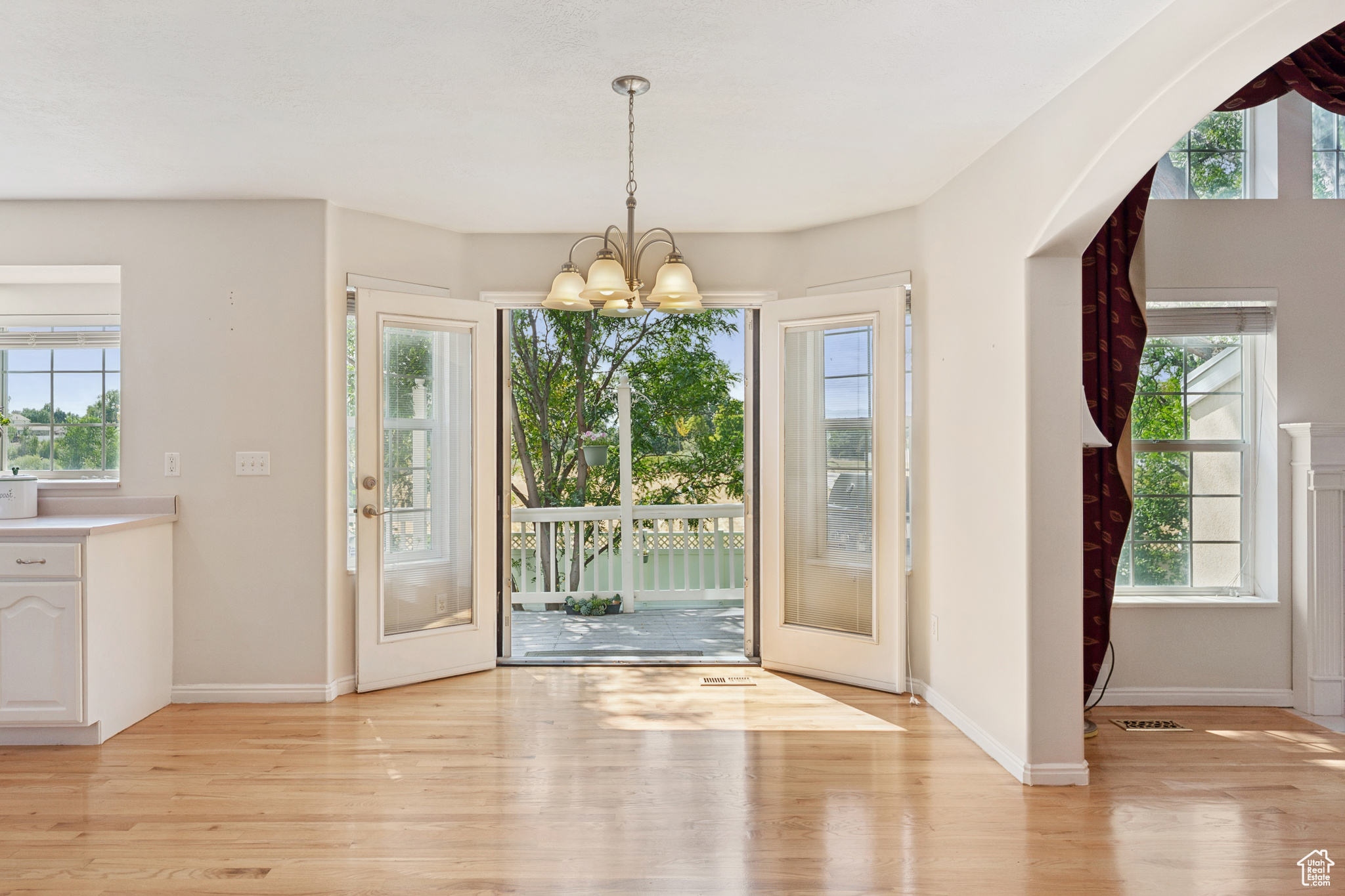 889 W ROCKHILL CV CV