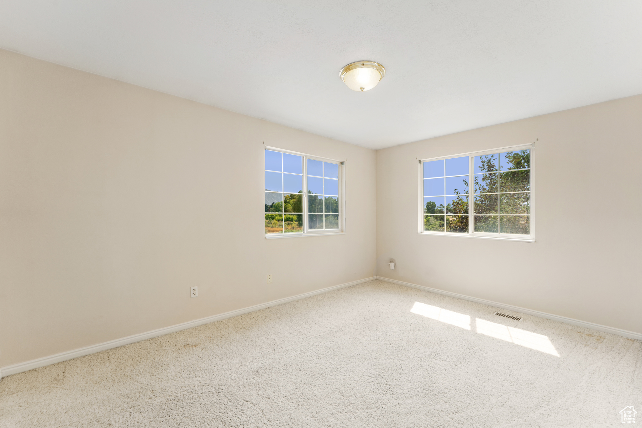 889 W ROCKHILL CV CV
