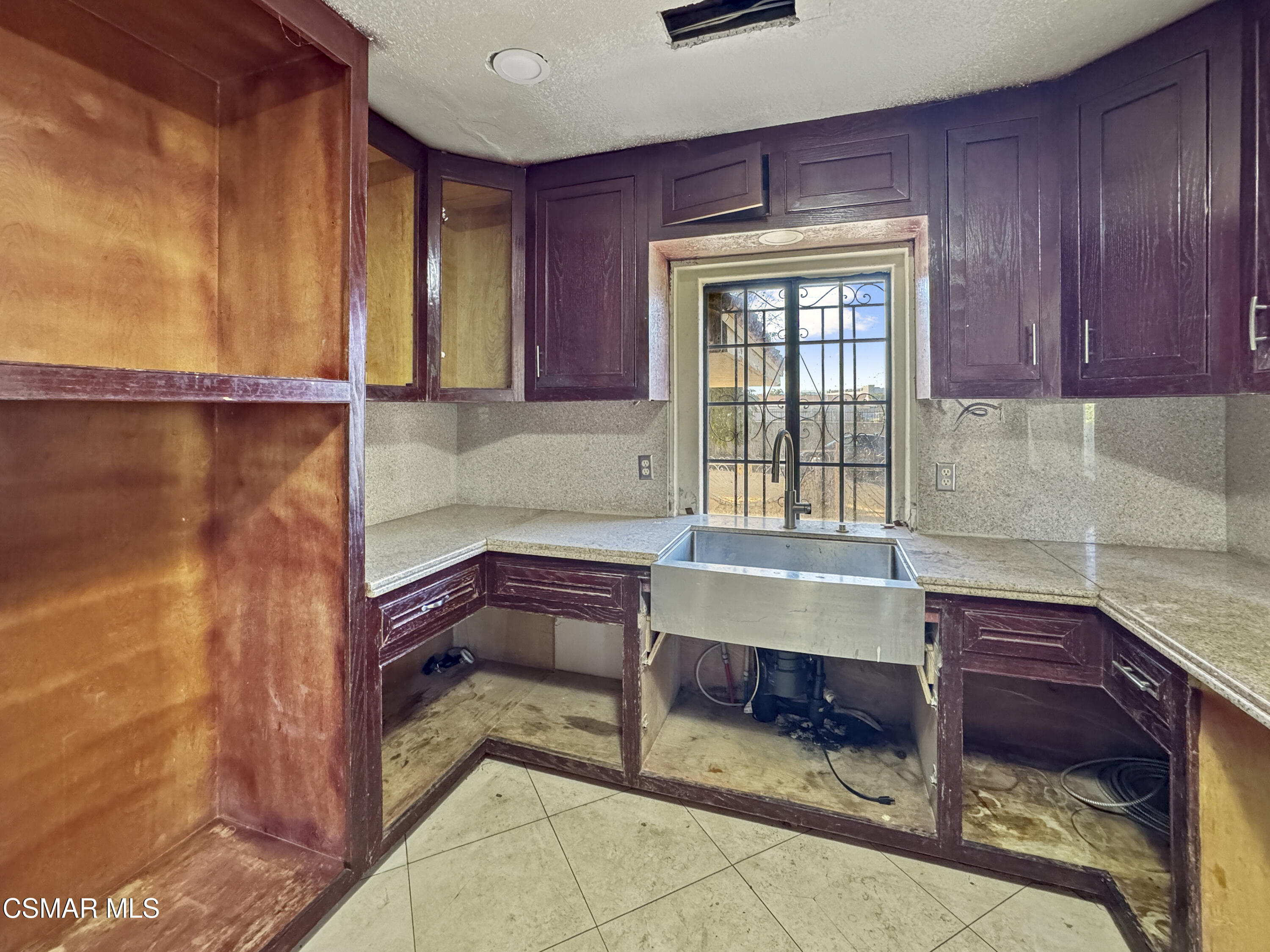 10956 Columbus Avenue, Mission Hills (San Fernando)