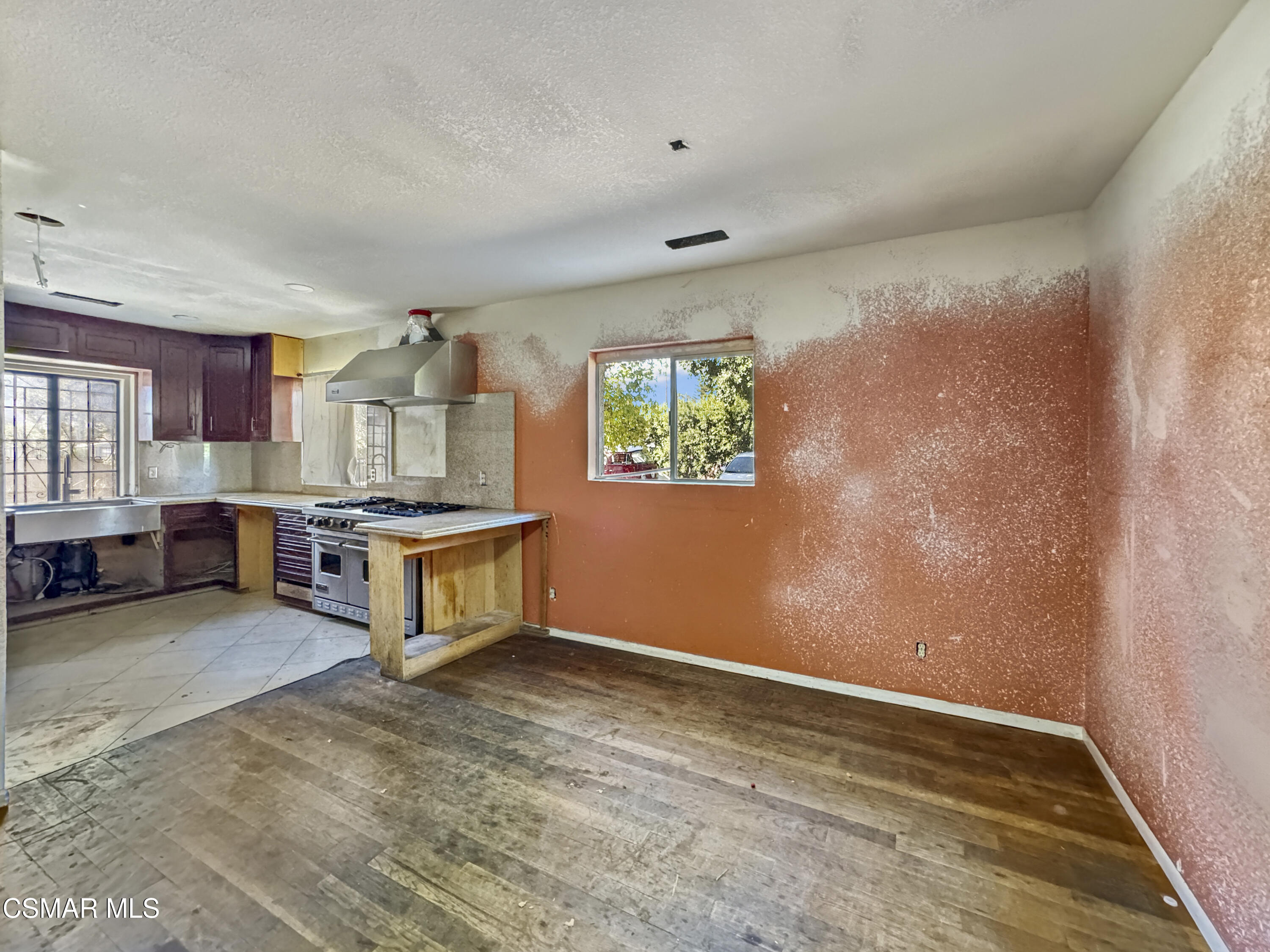 10956 Columbus Avenue, Mission Hills (San Fernando)