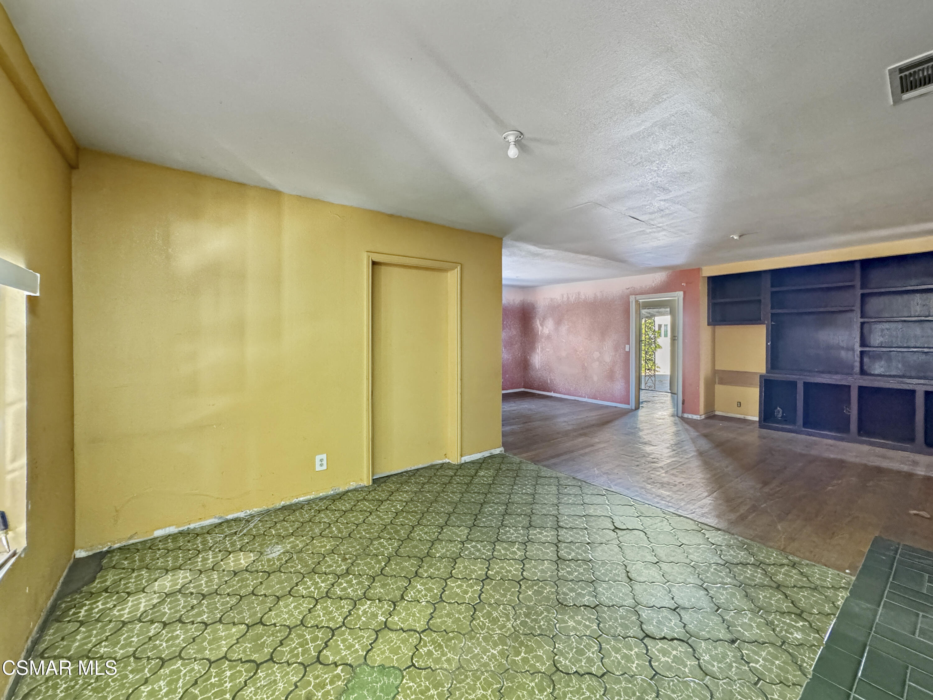 10956 Columbus Avenue, Mission Hills (San Fernando)