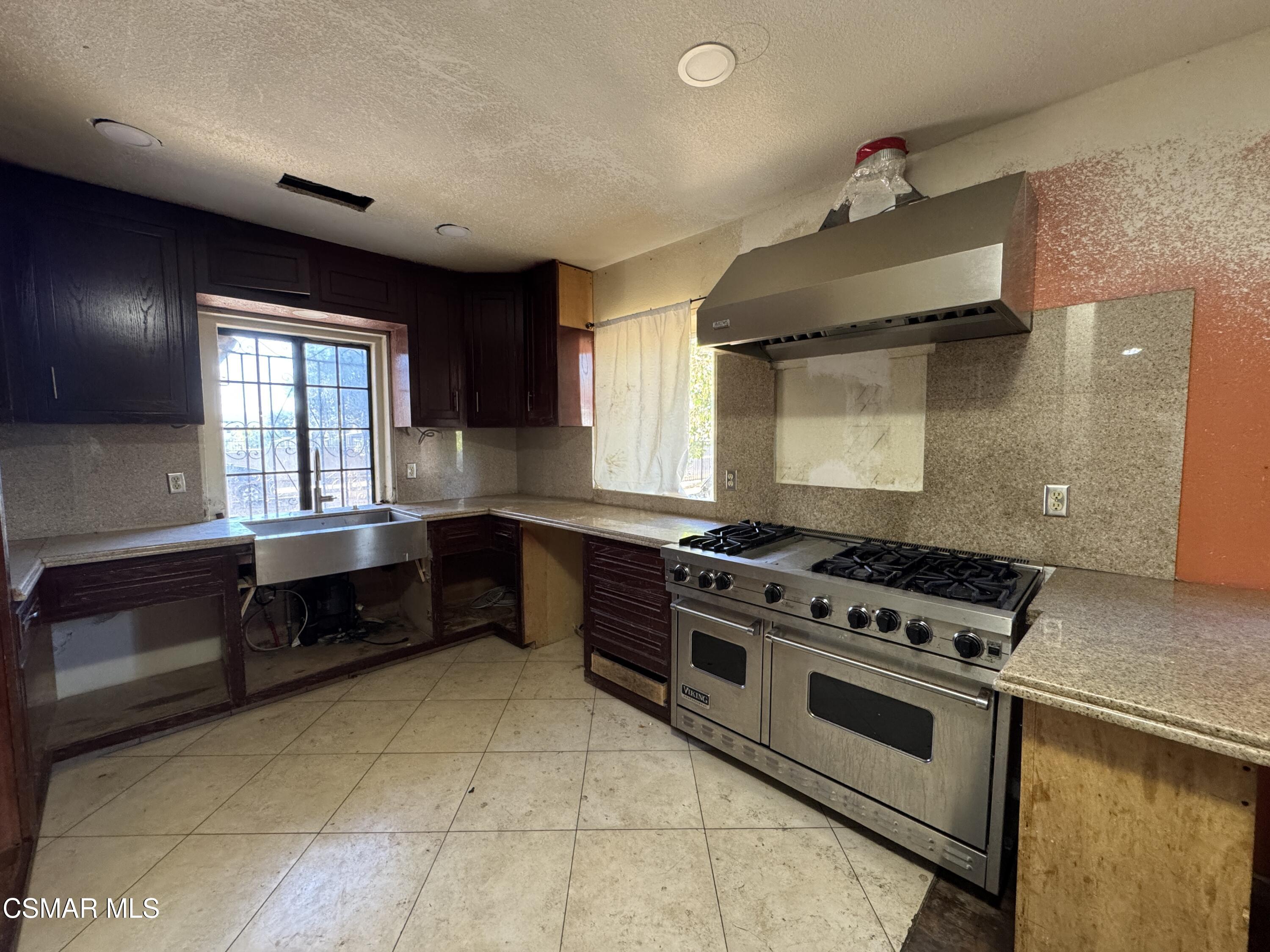 10956 Columbus Avenue, Mission Hills (San Fernando)