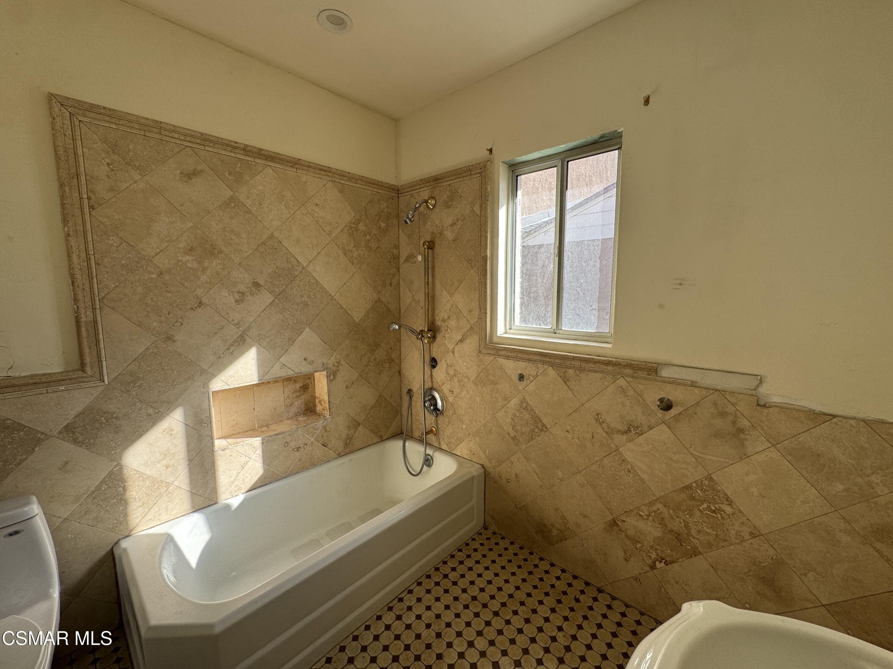10956 Columbus Avenue, Mission Hills (San Fernando)