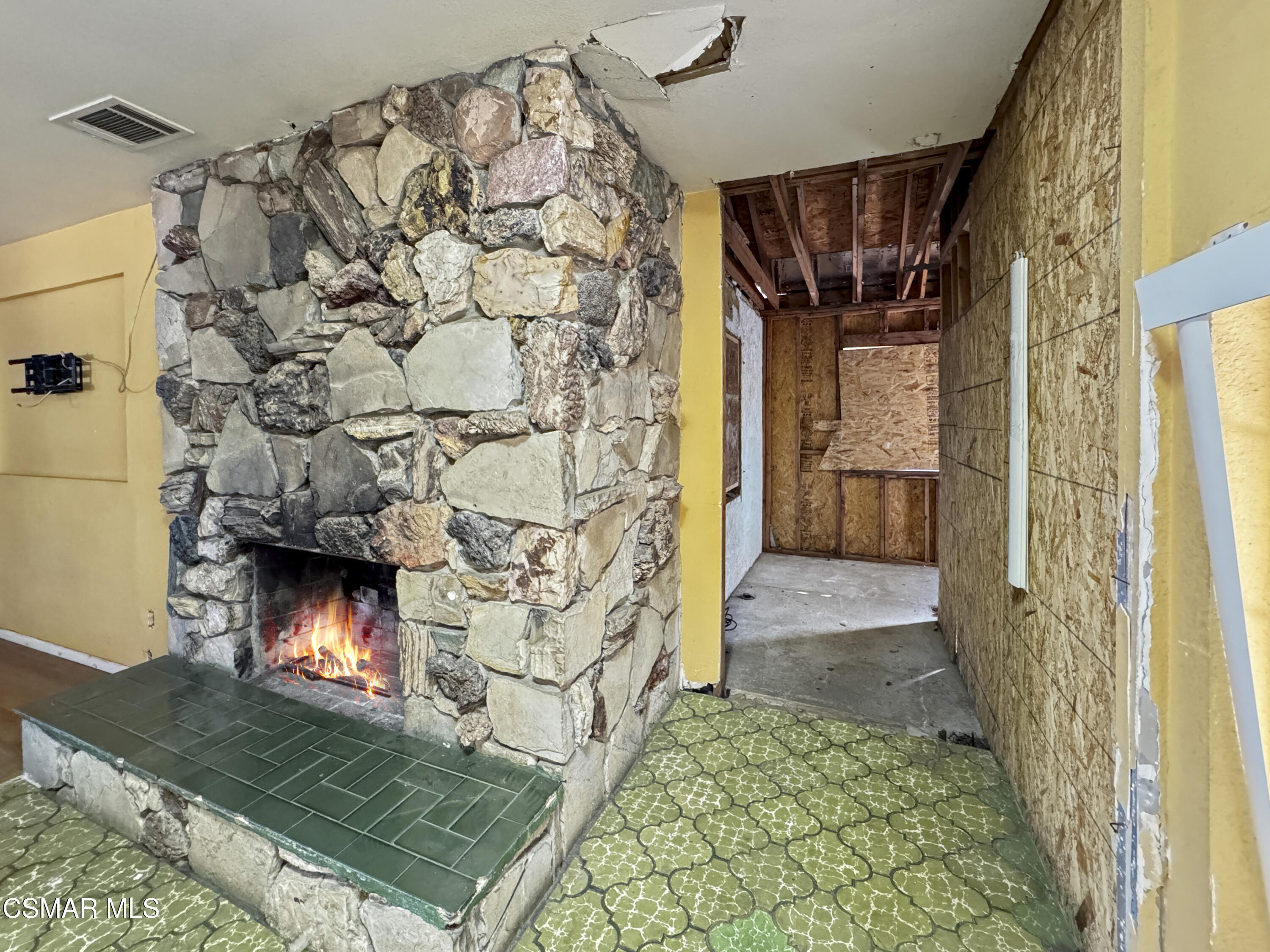 10956 Columbus Avenue, Mission Hills (San Fernando)