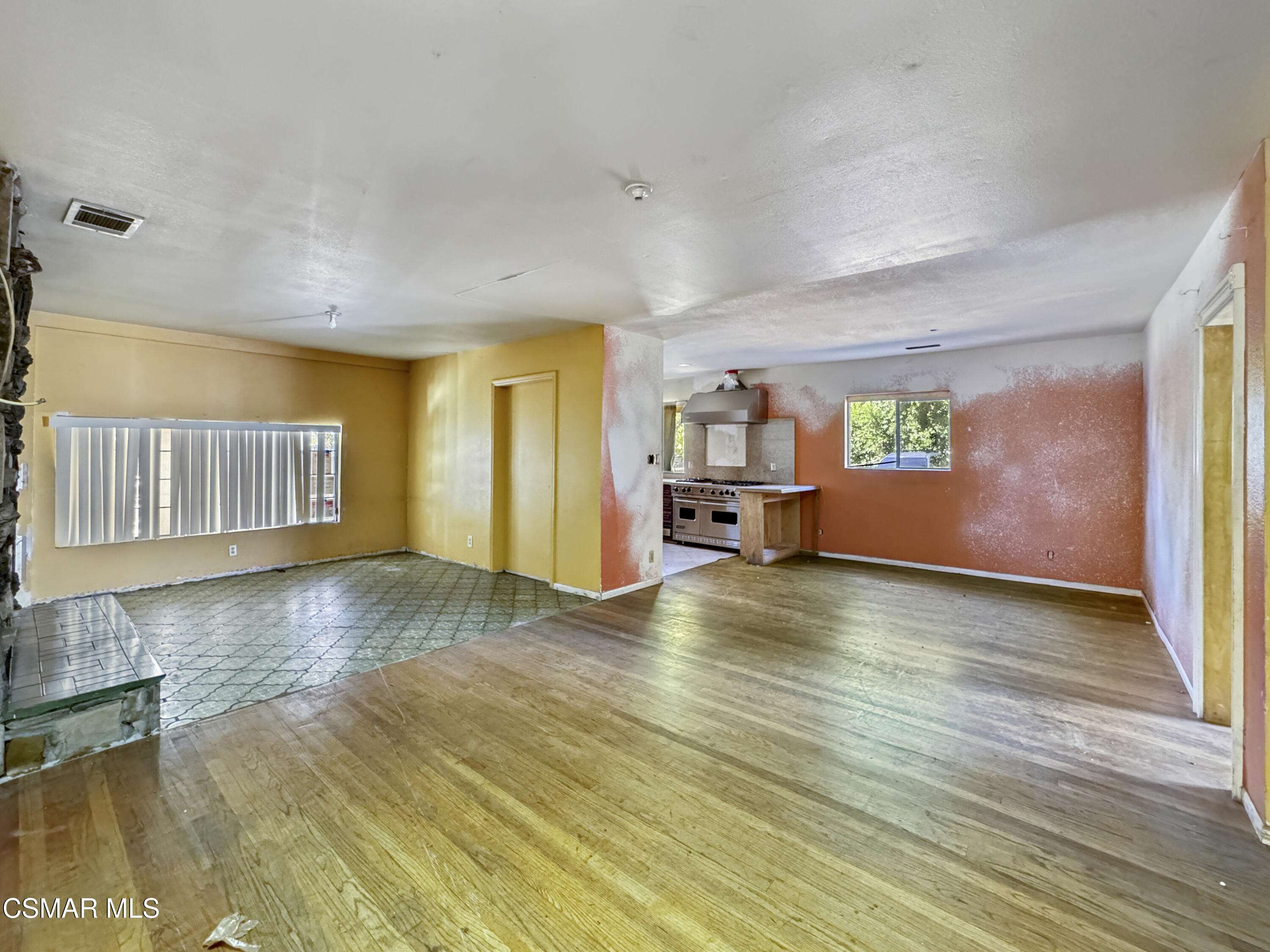 10956 Columbus Avenue, Mission Hills (San Fernando)