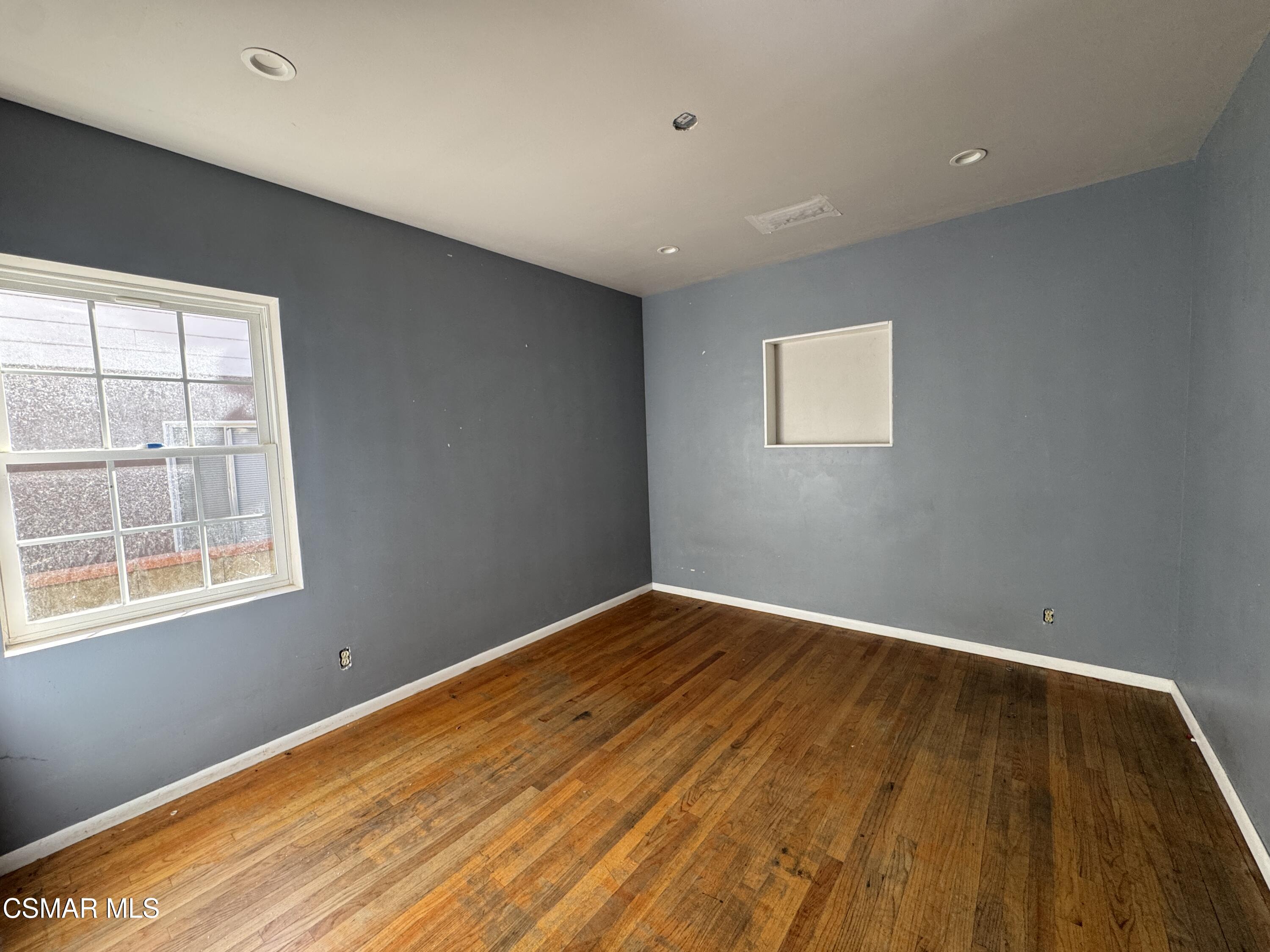 10956 Columbus Avenue, Mission Hills (San Fernando)