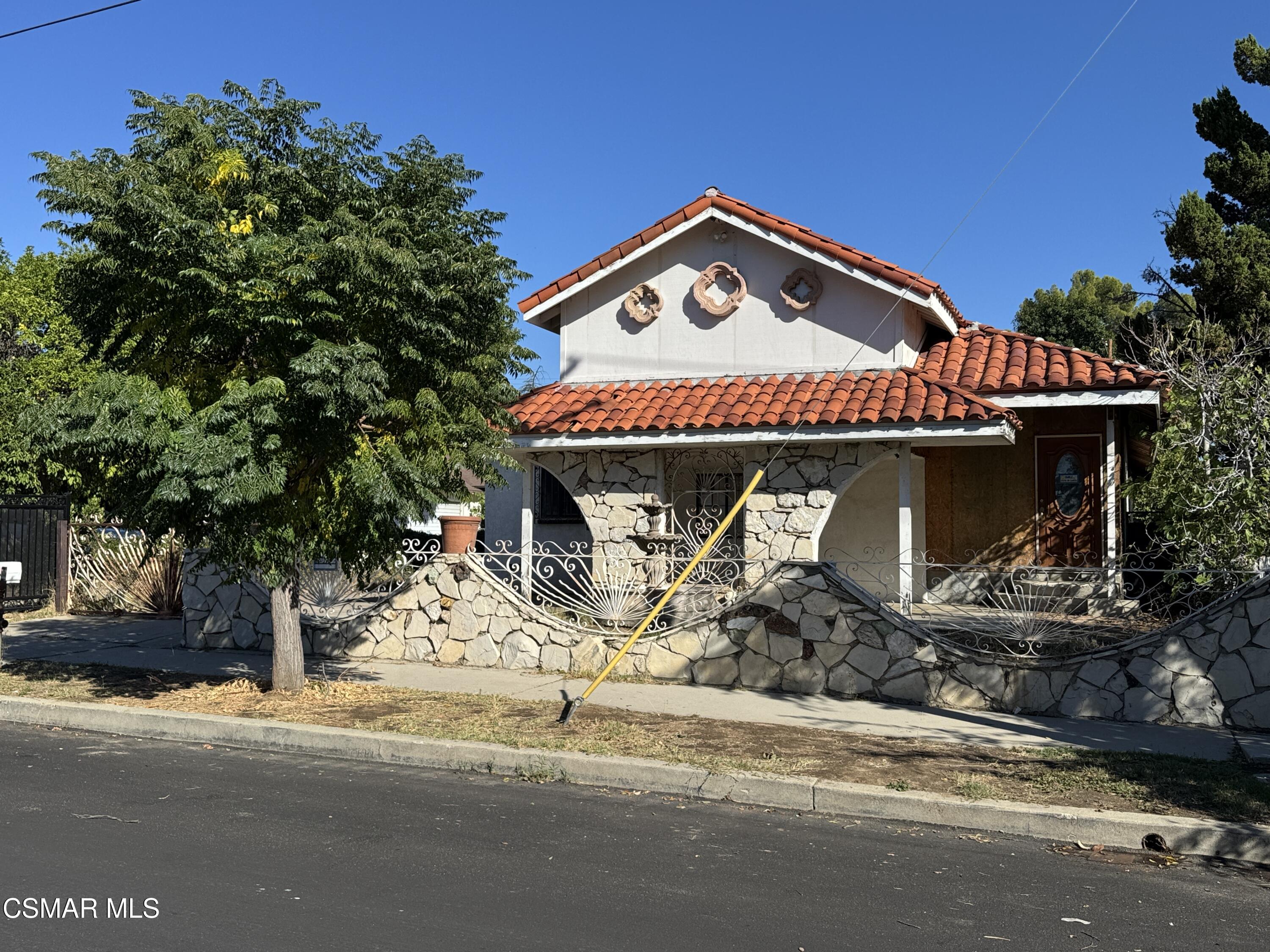 10956 Columbus Avenue, Mission Hills (San Fernando)