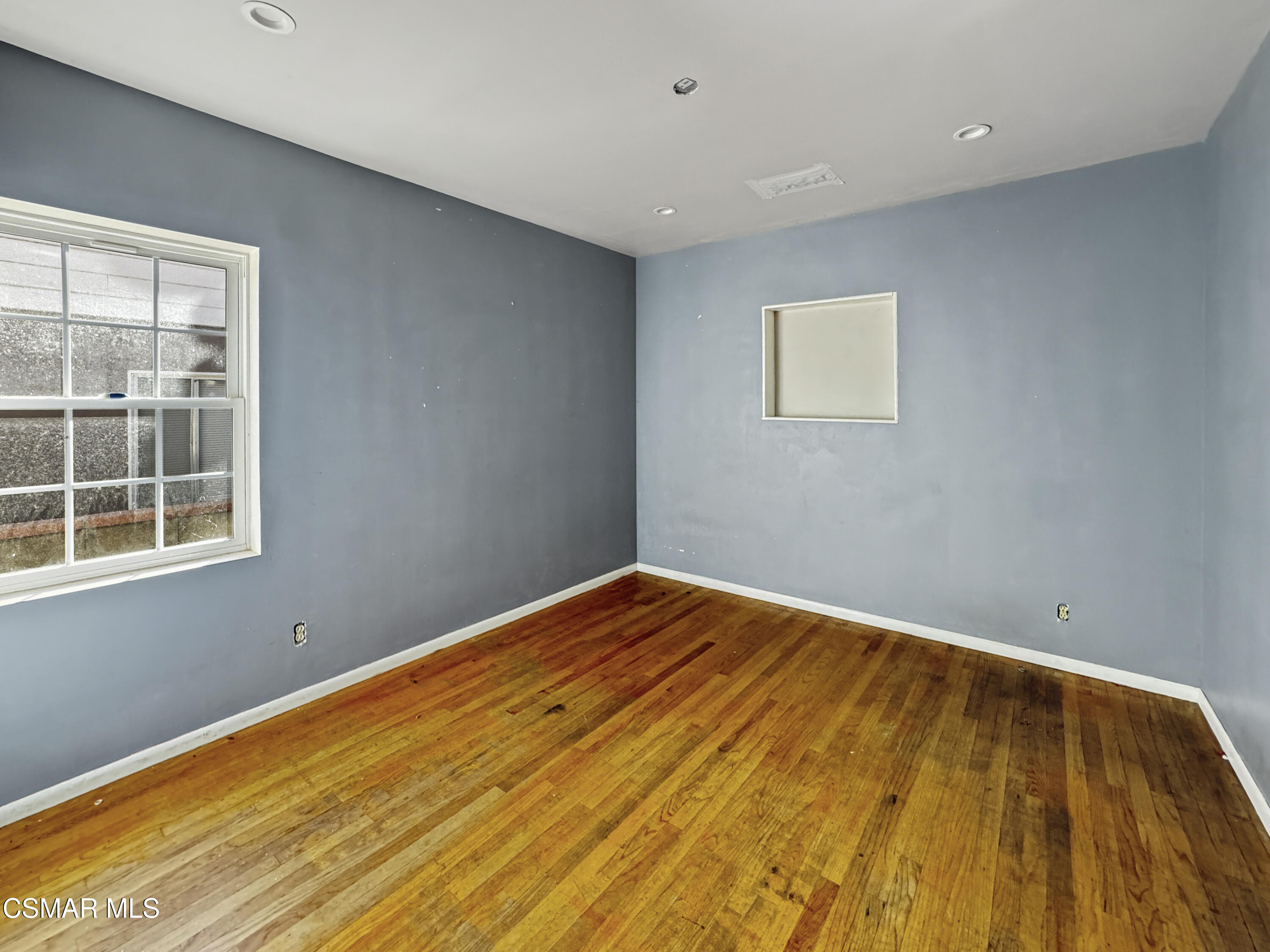 10956 Columbus Avenue, Mission Hills (San Fernando)