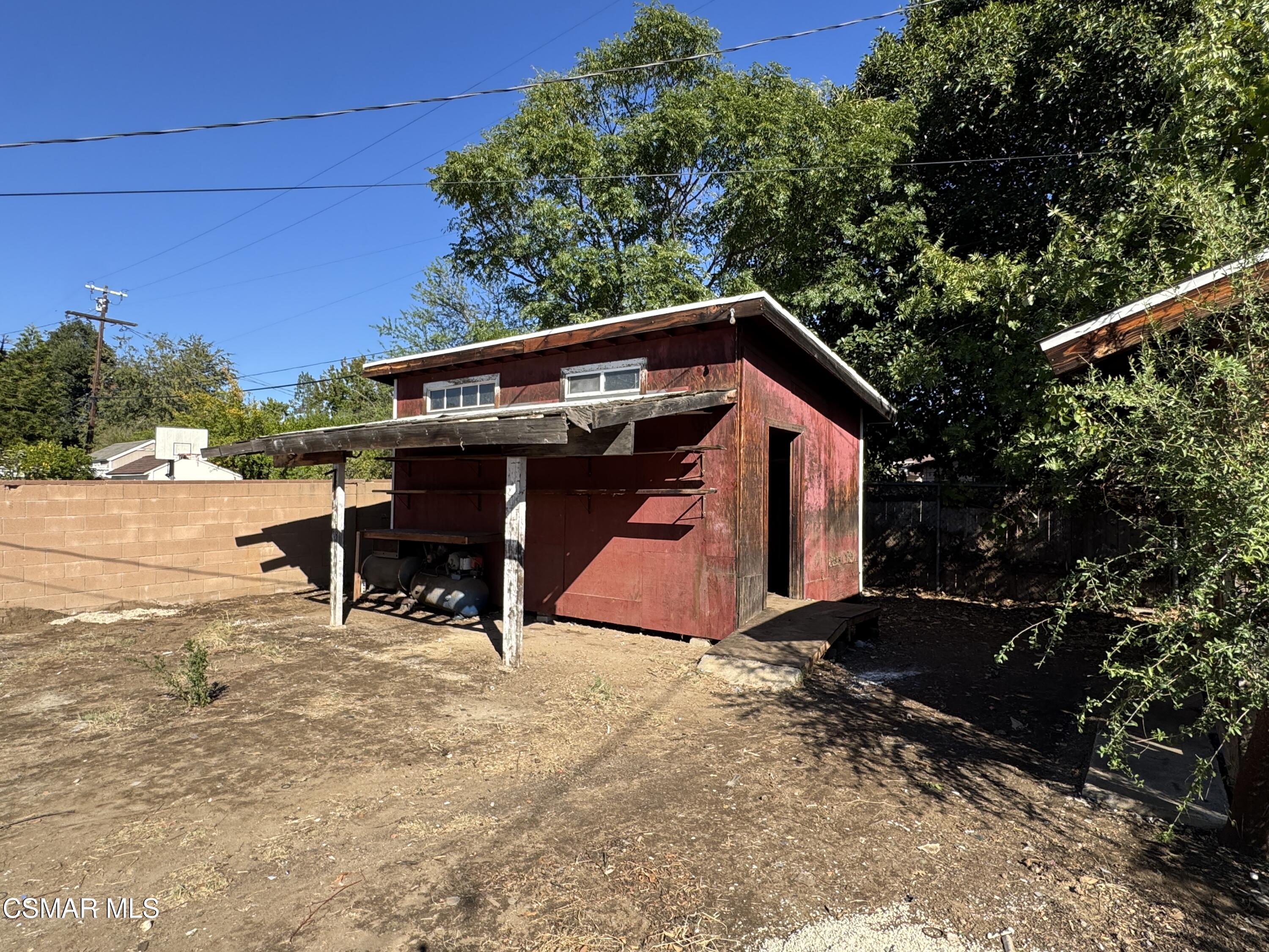 10956 Columbus Avenue, Mission Hills (San Fernando)