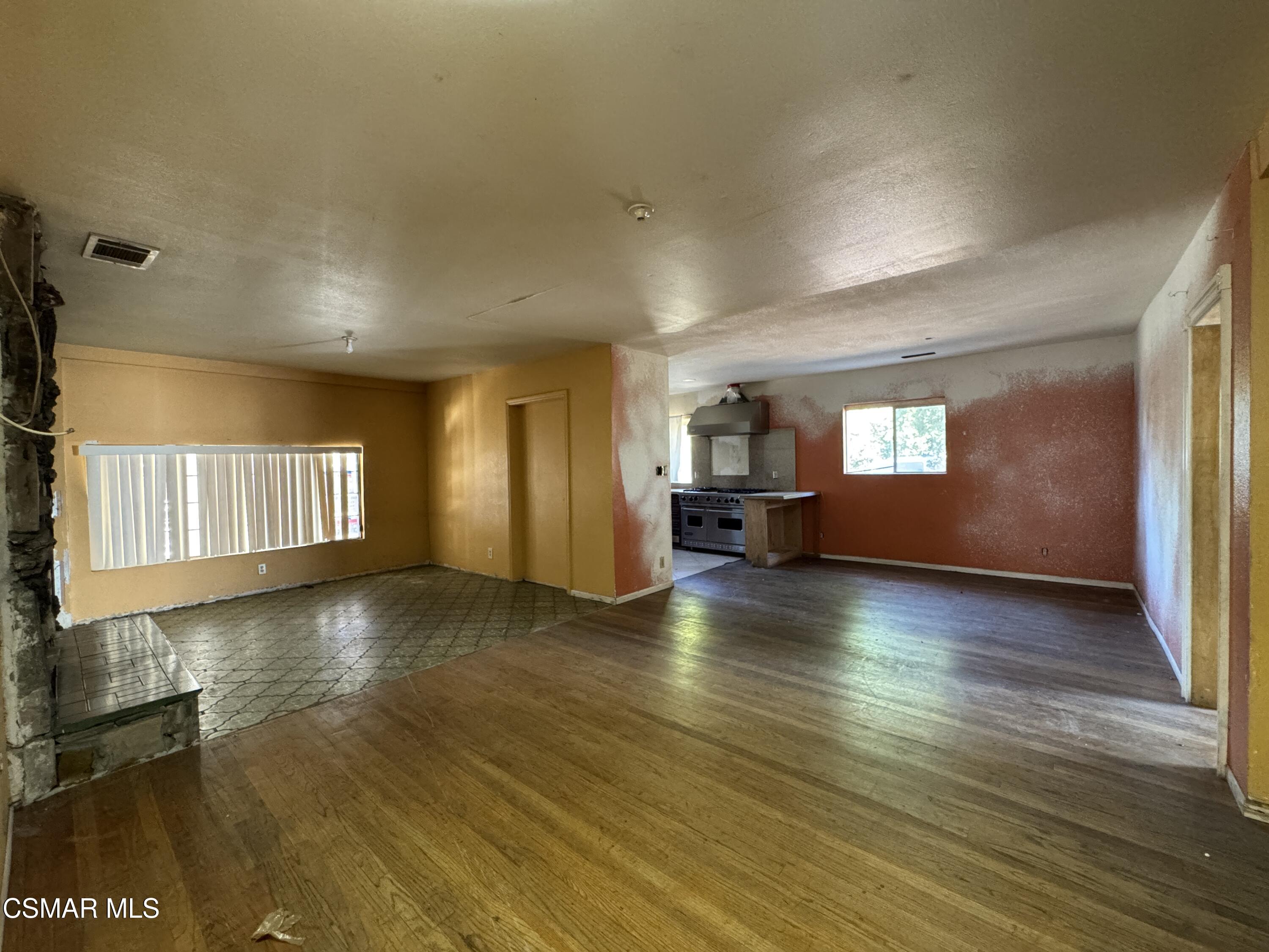 10956 Columbus Avenue, Mission Hills (San Fernando)