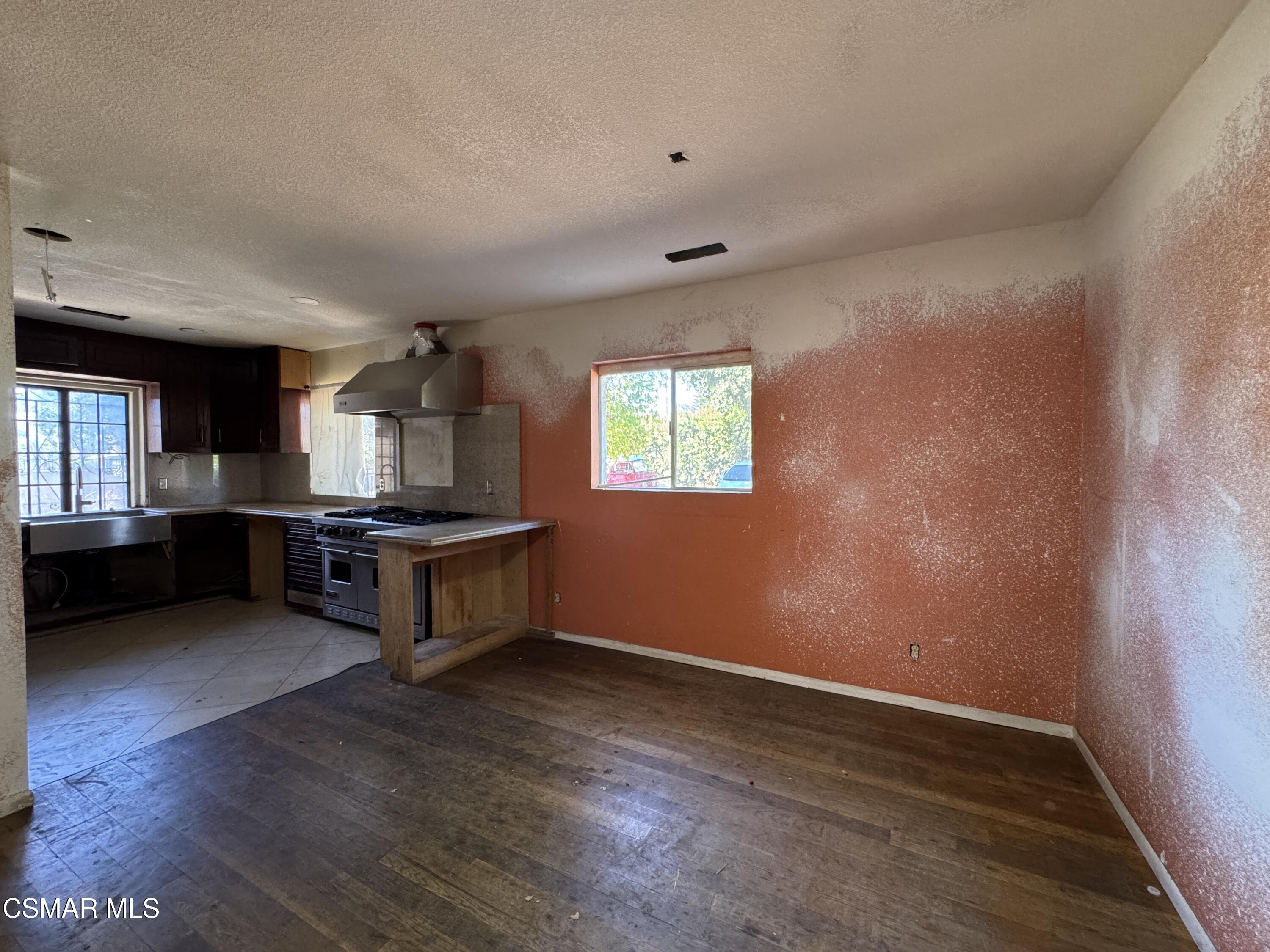 10956 Columbus Avenue, Mission Hills (San Fernando)