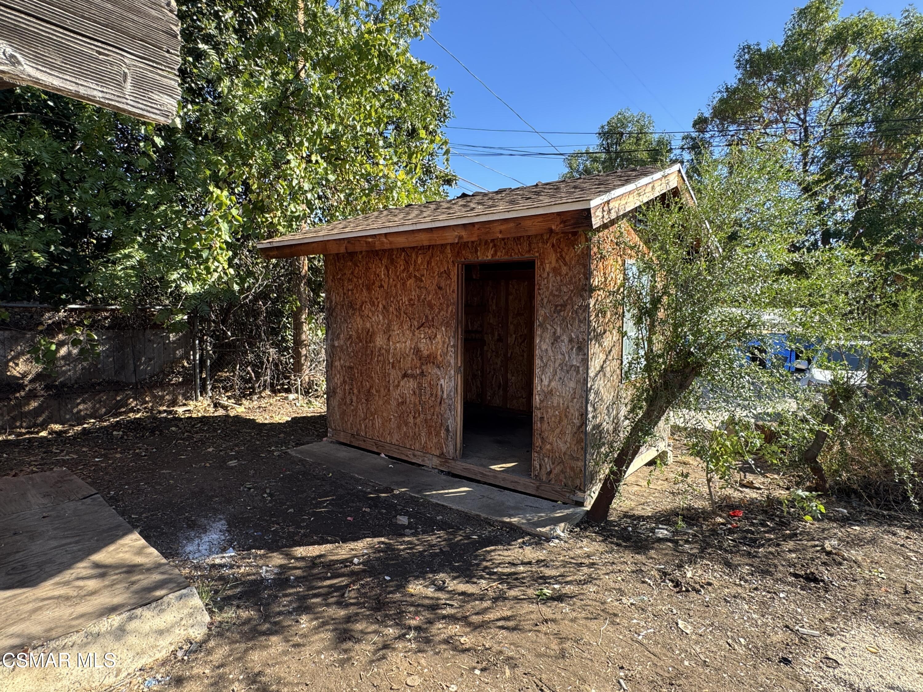 10956 Columbus Avenue, Mission Hills (San Fernando)