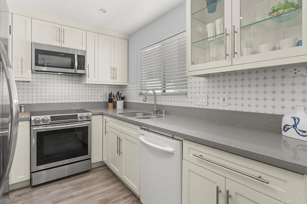 515 Stratford Court 3
