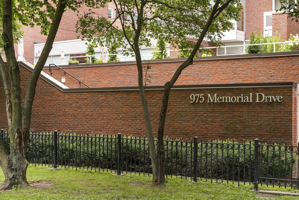 975 Memorial Drive # 401