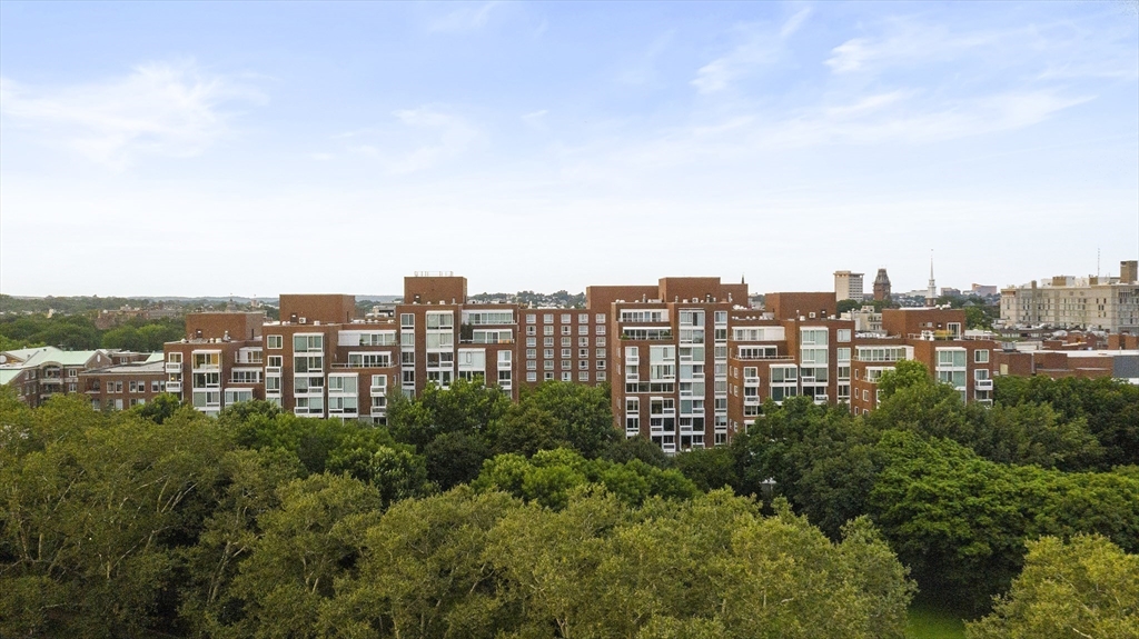 975 Memorial Drive # 401