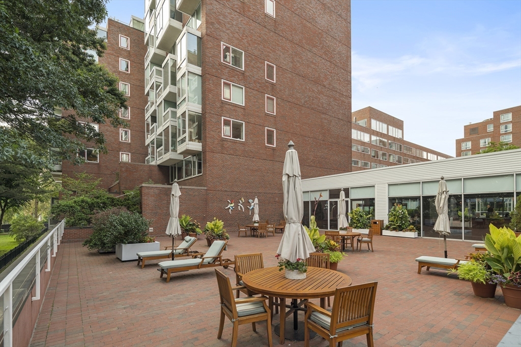 975 Memorial Drive # 401