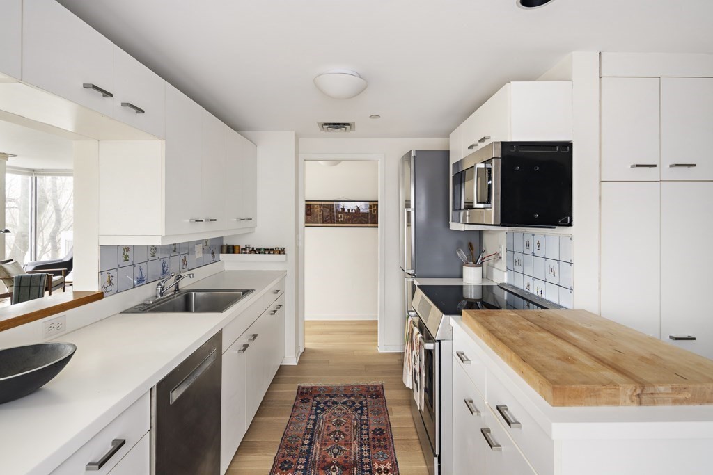 975 Memorial Drive # 401