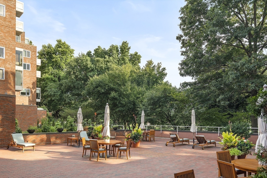 975 Memorial Drive # 401