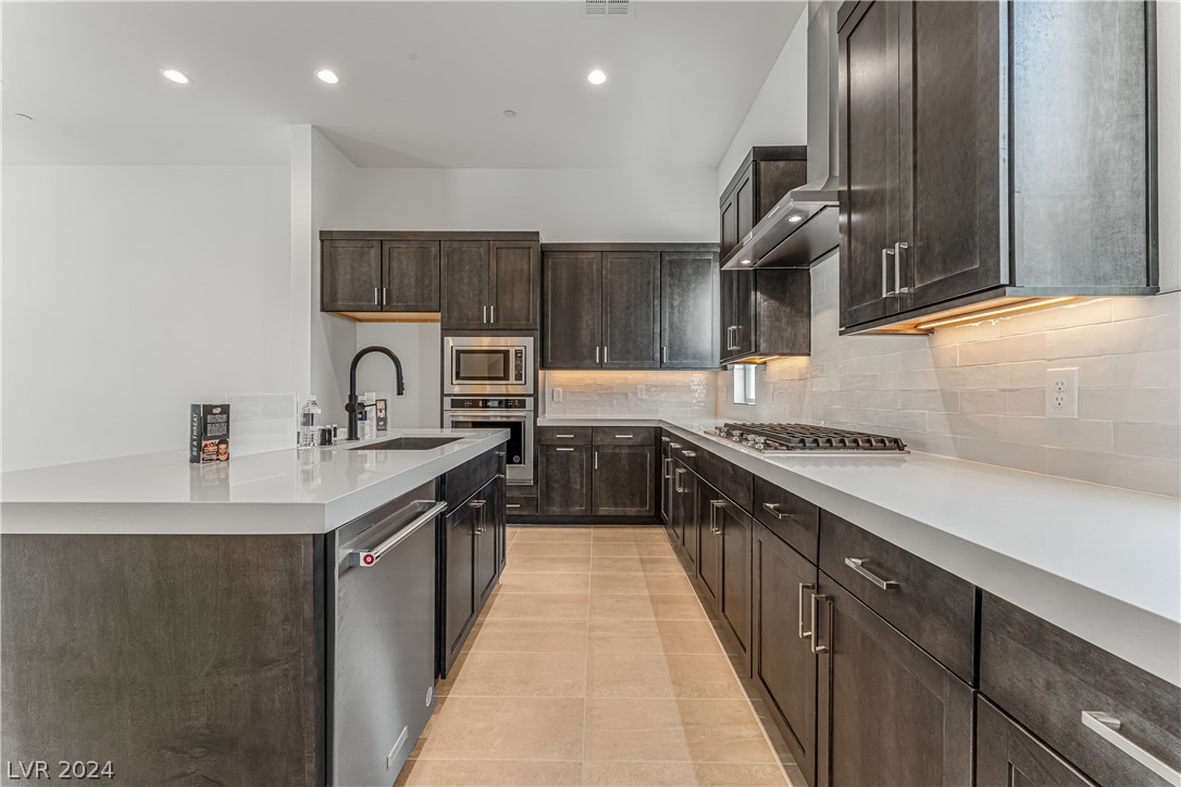 650 Grey Saker Street