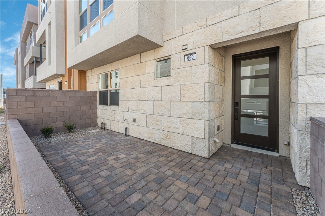 650 Grey Saker Street