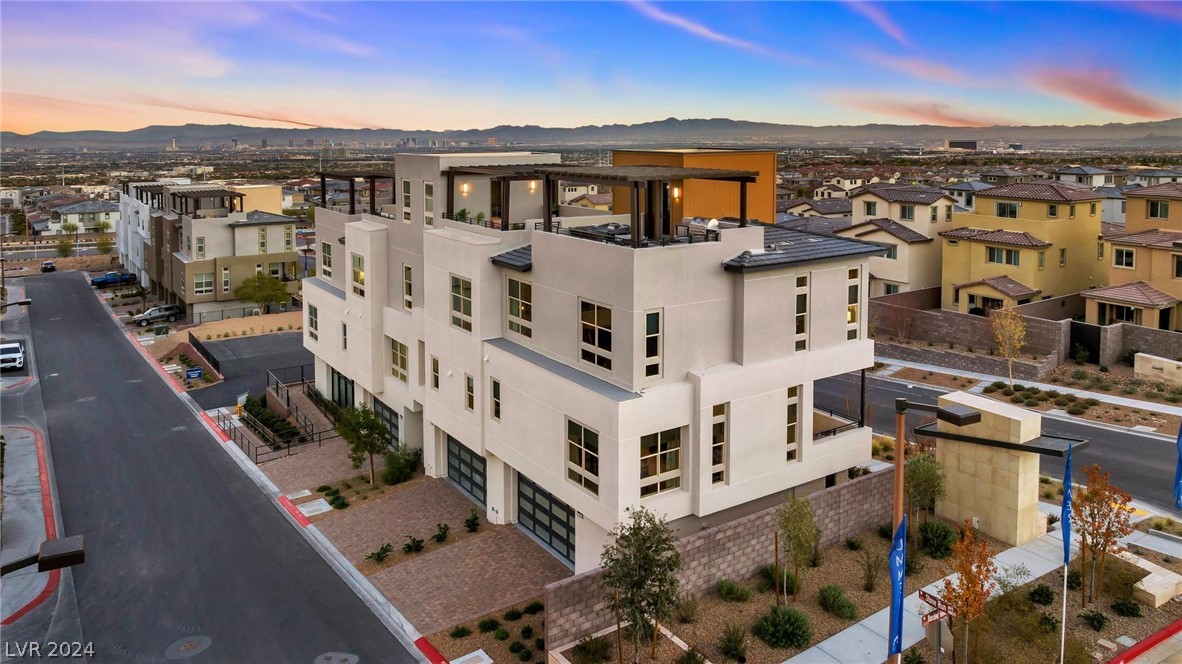 650 Grey Saker Street