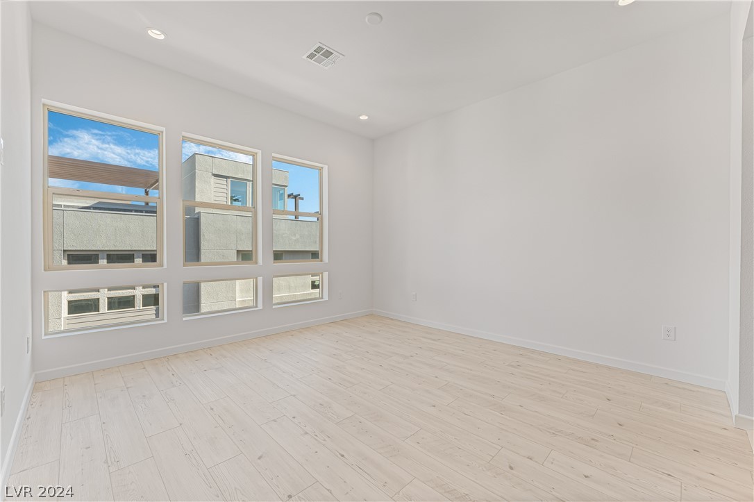 650 Grey Saker Street