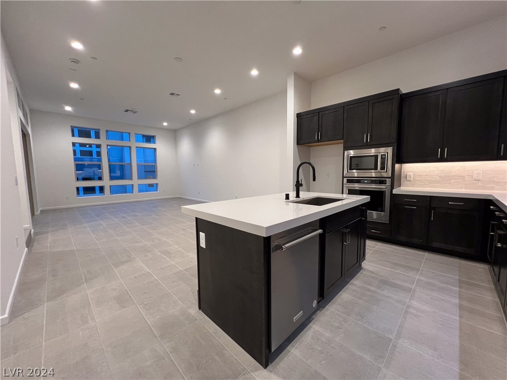 650 Grey Saker Street