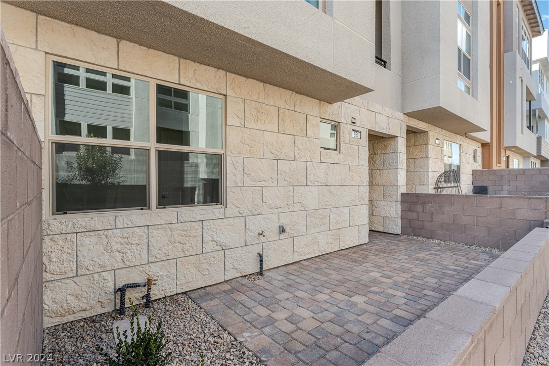 650 Grey Saker Street