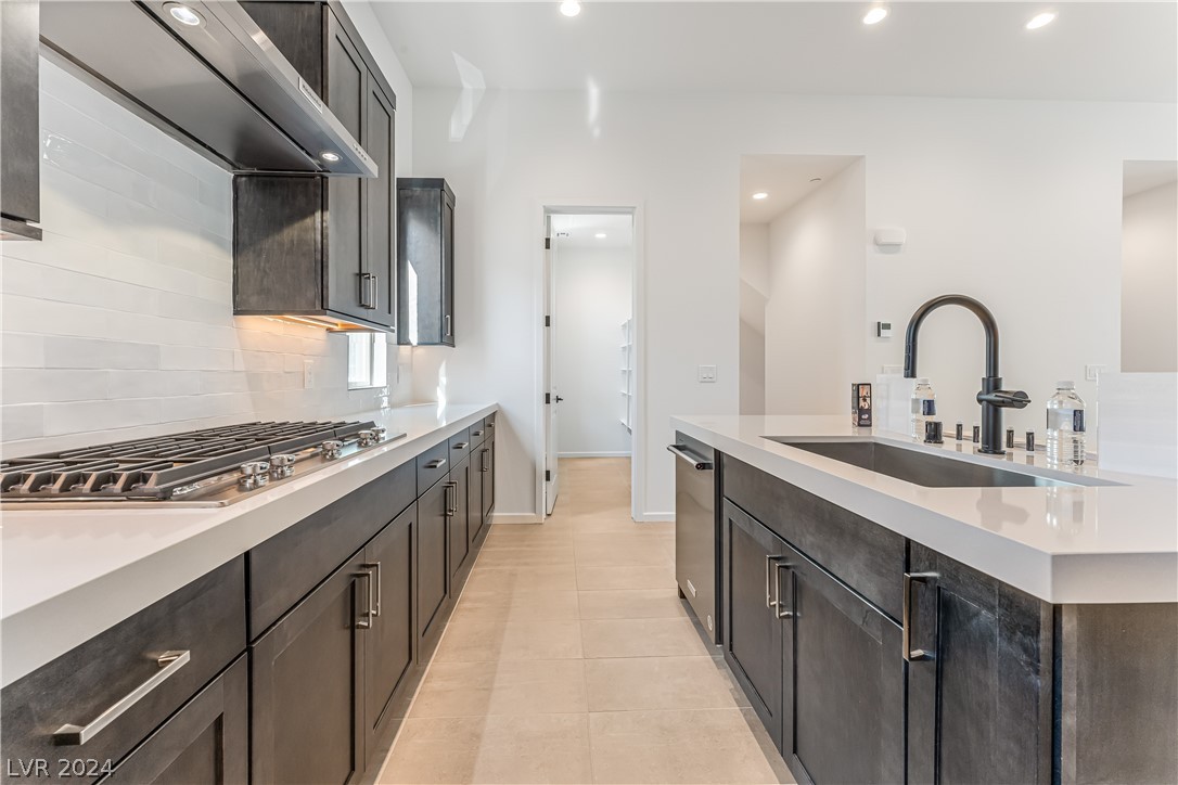 650 Grey Saker Street