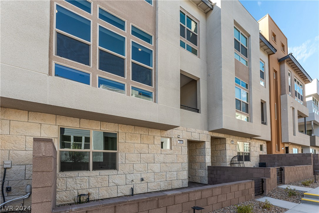 650 Grey Saker Street