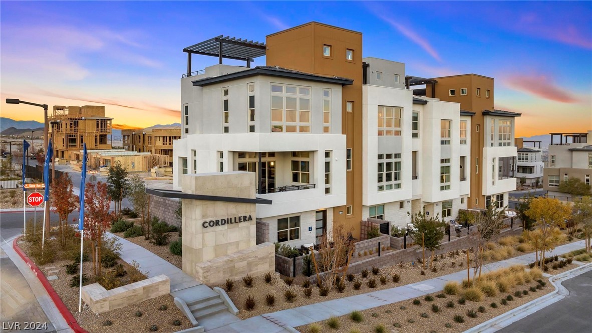 650 Grey Saker Street